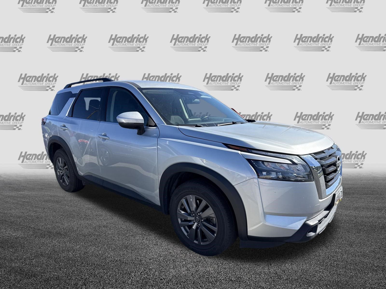 Used 2024 Nissan Pathfinder SV AWD/4WD image 2