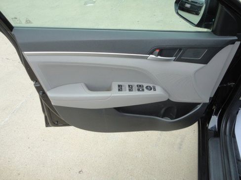 Used 2019 Hyundai Elantra Value Edition image 3