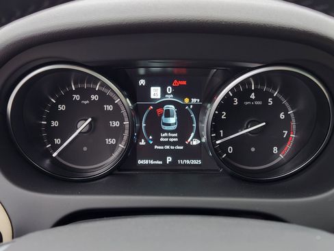 Used 2019 Land Rover Discovery Sport HSE image 19