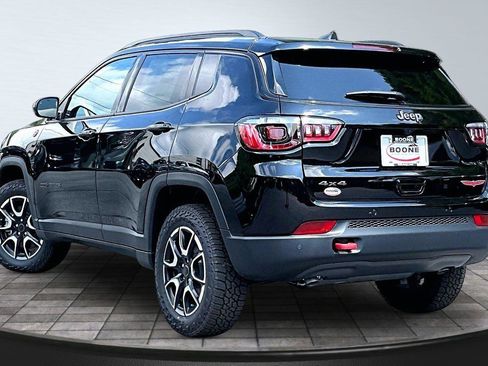 New 2026 Jeep Compass Trailhawk w/ Sun, Sound & Navigation Group AWD/4WD image 4