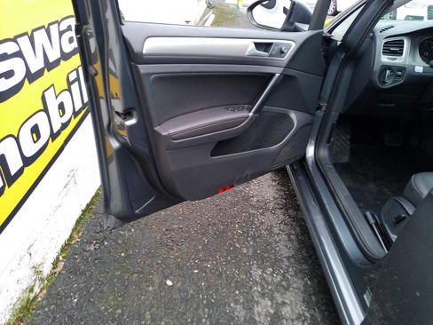 Used 2015 Volkswagen Golf TDI S image 26