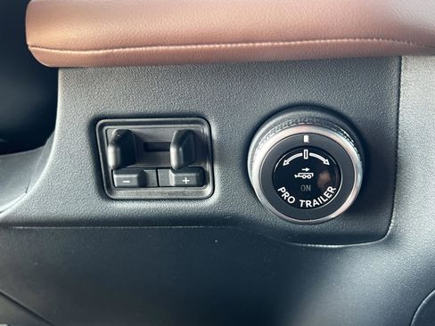 New 2025 Lincoln Navigator Reserve image 16