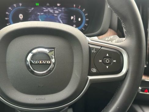 Used 2022 Volvo XC60 B5 Momentum w/ Climate Package image 21