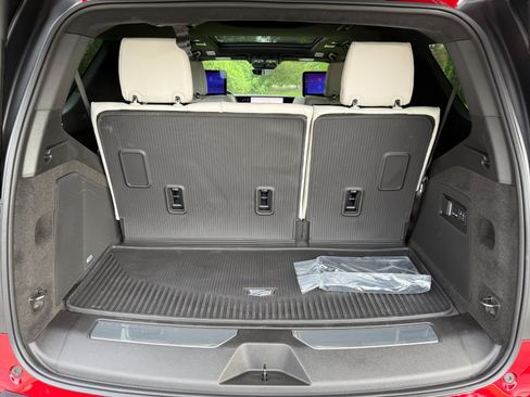 Used 2025 Cadillac Escalade Sport Platinum w/ LPO, Floor Liner Package AWD/4WD image 40