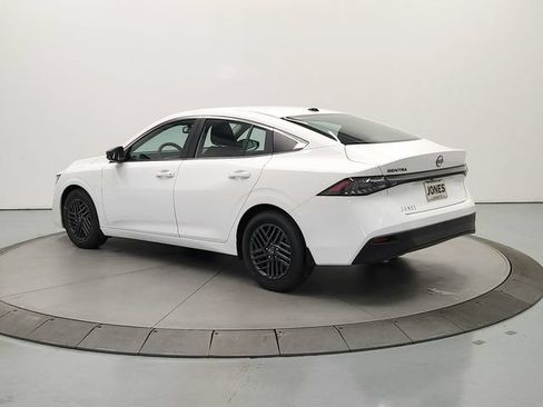 Used 2026 Nissan Sentra SV w/ SV Convenience Package FWD image 6