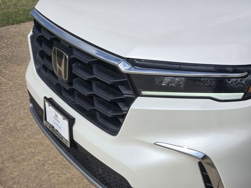 Used 2025 Honda Pilot EX-L image 10