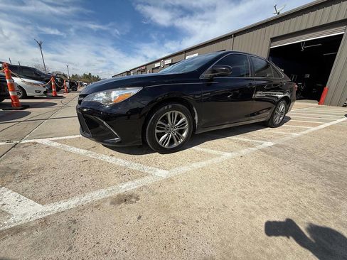 Used 2016 Toyota Camry SE image 25