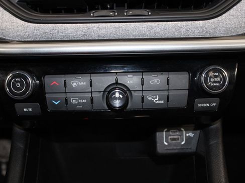 Used 2024 Jeep Compass Latitude AWD/4WD image 37
