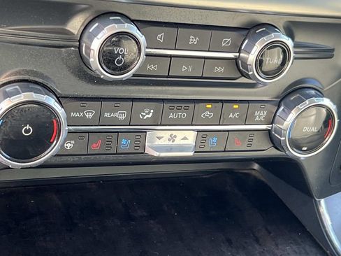 Used 2022 Ford F150 Lariat w/ Equipment Group 502A High image 34