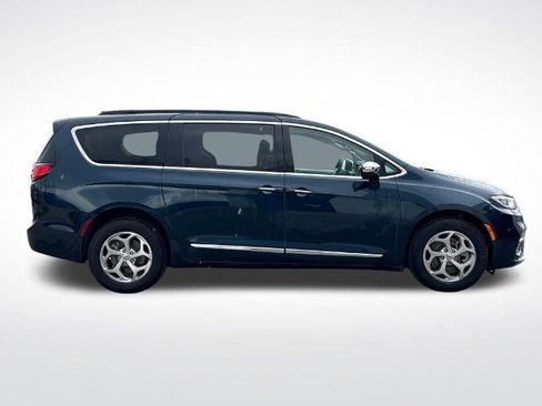 Used 2023 Chrysler Pacifica Limited w/ Uconnect Theater Family Group AWD/4WD image 8