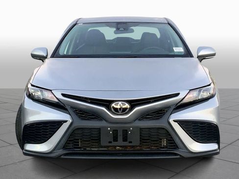 Used 2022 Toyota Camry SE w/ Cold Weather Package image 4