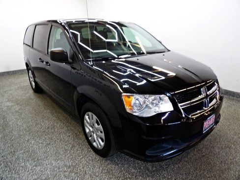 Used 2018 Dodge Grand Caravan SE w/ UConnect Hands-Free Group FWD image 3