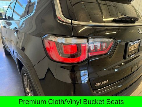 Used 2018 Jeep Compass Latitude w/ Popular Equipment Group FWD image 10