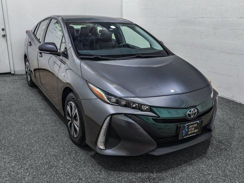 Used 2017 Toyota Prius Prime Premium image 2