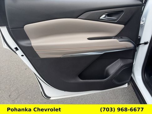 Certified 2025 Chevrolet Traverse LT w/ Driver Confidence Package AWD/4WD image 23