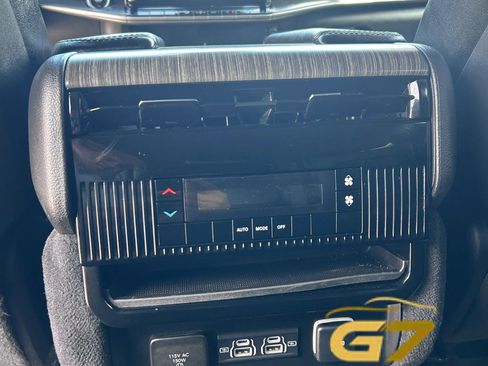 Used 2024 Jeep Wagoneer L Series II RWD image 23