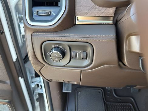 New 2026 RAM 2500 Limited AWD/4WD image 30