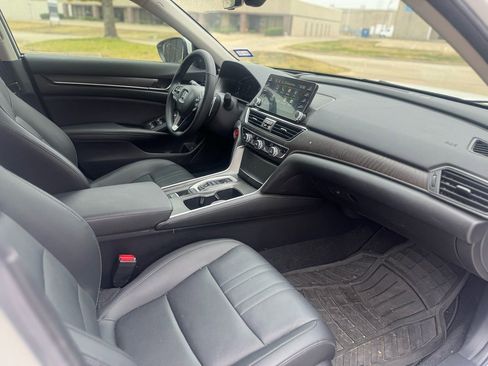 Used 2019 Honda Accord Touring image 9