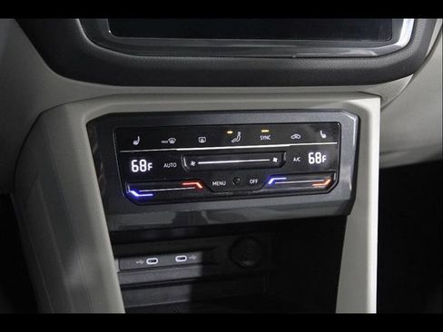 Certified 2023 Volkswagen Tiguan SE w/ Panoramic Sunroof Package image 13