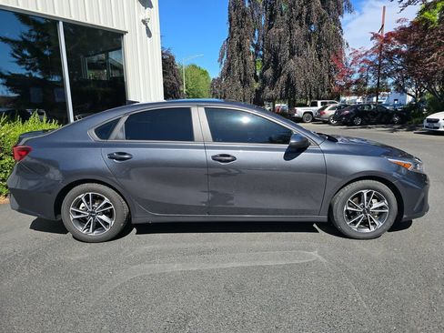 Used 2022 Kia Forte LXS FWD image 3