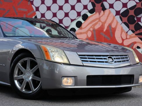 Used 2005 Cadillac XLR RWD image 5