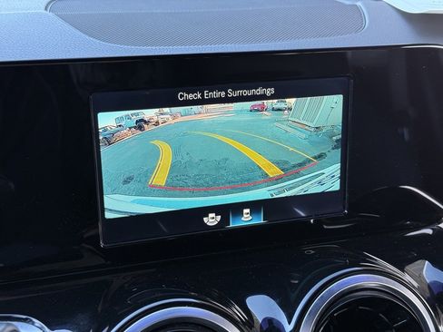 Used 2021 Mercedes-Benz GLB 250 GLB 250 image 4