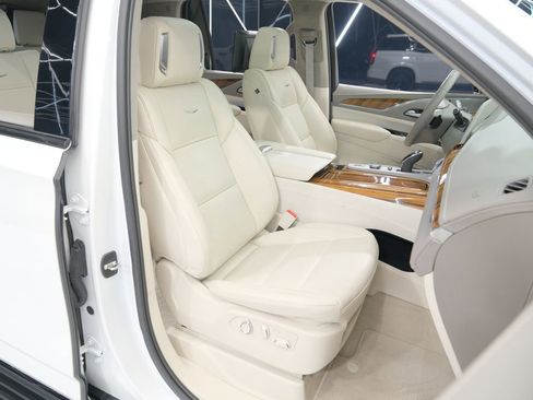 Used 2024 Cadillac Escalade Sport Platinum w/ LPO, ONYX Package image 43