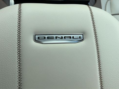 Used 2026 GMC Yukon Denali w/ Denali Reserve Package AWD/4WD image 35