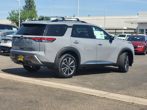 New 2026 Nissan Pathfinder Platinum AWD/4WD image 5