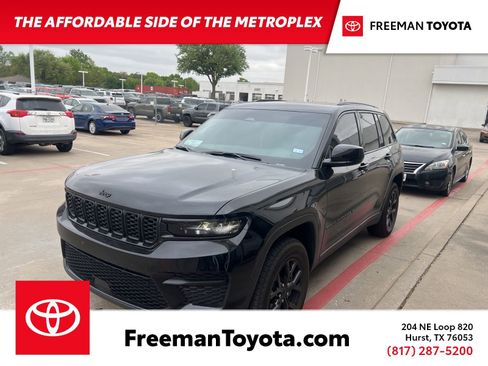 Used 2025 Jeep Grand Cherokee Altitude image 1