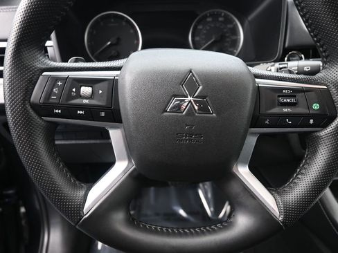 Used 2025 Mitsubishi Outlander SE image 15