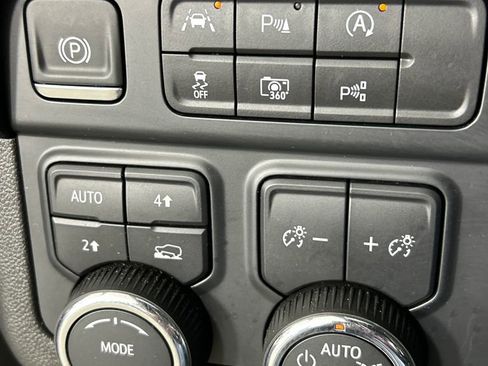 Used 2025 Chevrolet Tahoe LT image 14