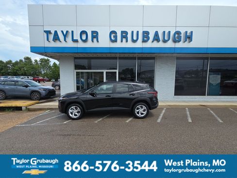 New 2026 Chevrolet Trax LS w/ LS Convenience Package FWD image 1