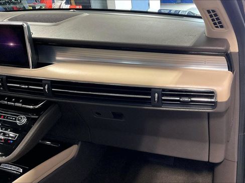 Used 2021 Lincoln Corsair AWD w/ Premium Package image 13