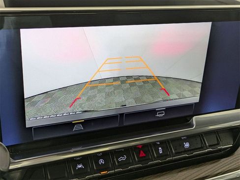 Used 2025 Chevrolet Silverado 1500 LT image 24