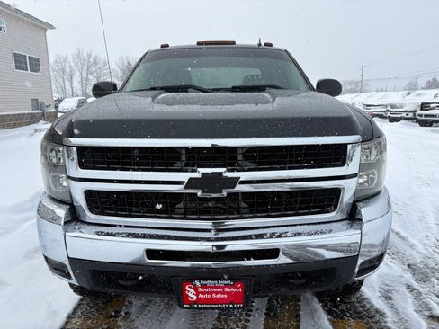 Used 2010 Chevrolet Silverado 2500 LTZ w/ Convenience Package image 3