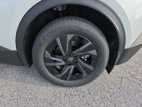 New 2026 Toyota C-HR AWD/4WD image 32