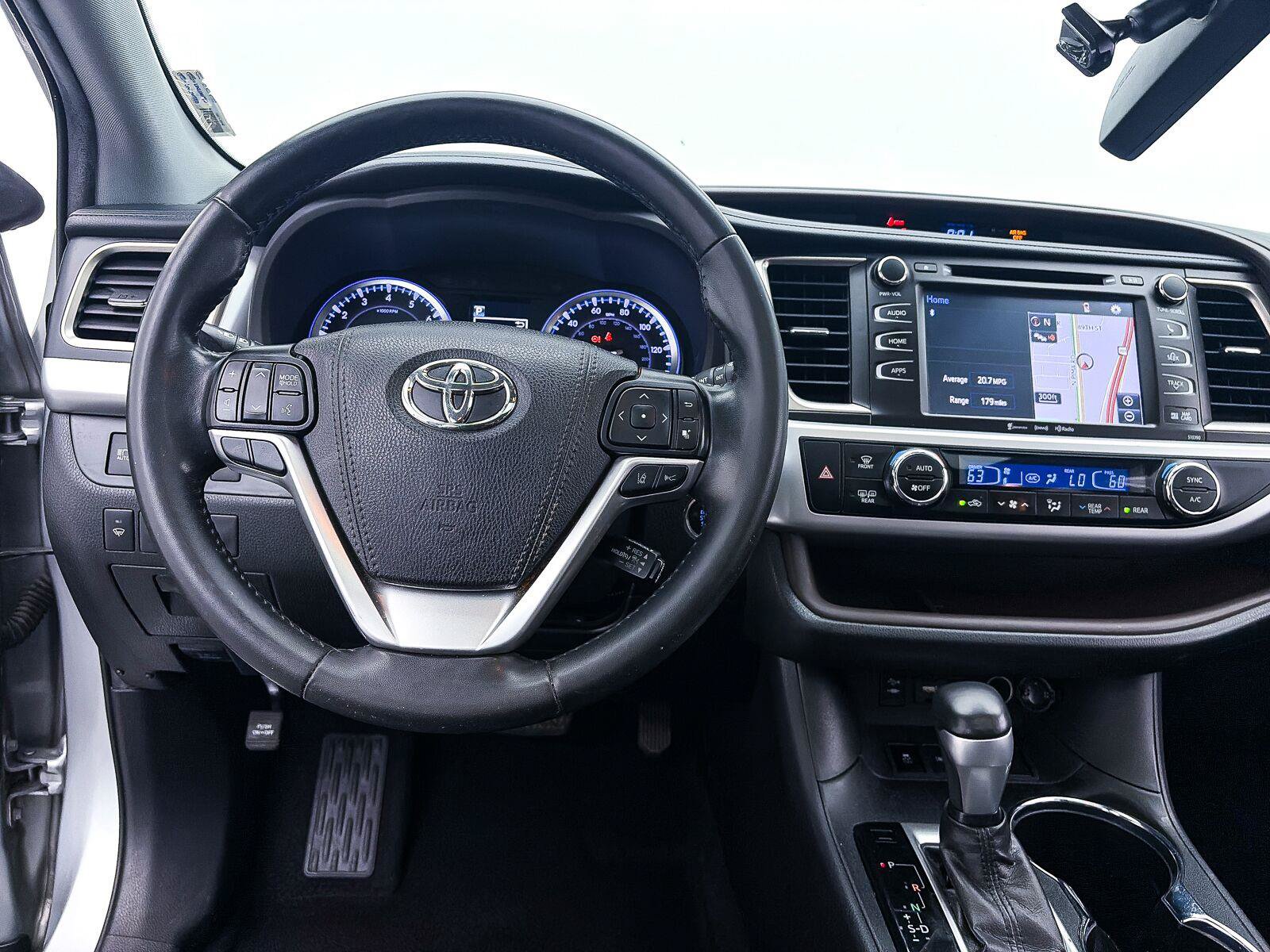 Used 2019 Toyota Highlander XLE FWD image 4