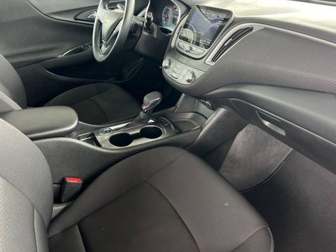 Used 2025 Chevrolet Malibu RS FWD image 22