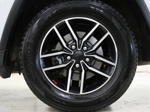 Used 2021 Jeep Grand Cherokee Trailhawk w/ Trailhawk Luxury Group AWD/4WD image 10