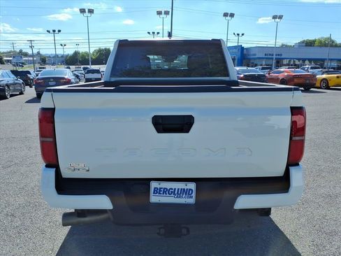 Used 2024 Toyota Tacoma SR5 AWD/4WD image 5