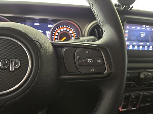 Certified 2018 Jeep Wrangler Unlimited Sport S AWD/4WD image 17