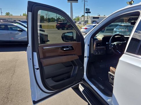 Used 2026 Chevrolet Tahoe High Country w/ Sun And Tow Package AWD/4WD image 11