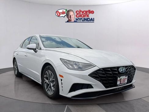 Used 2022 Hyundai Sonata SEL image 2