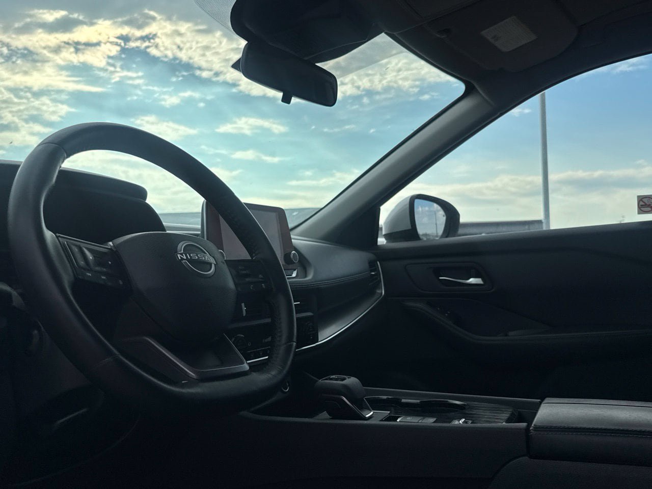 Certified 2025 Nissan Rogue SV FWD image 41