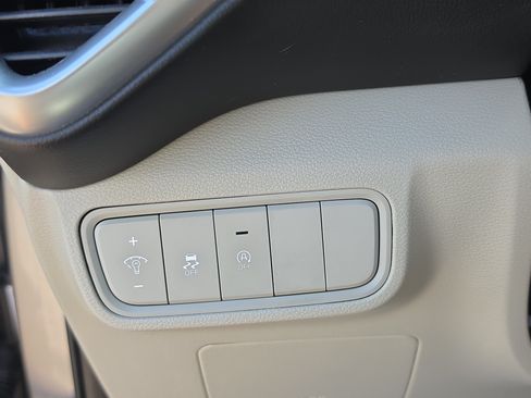 Certified 2024 Kia Soul LX FWD image 25