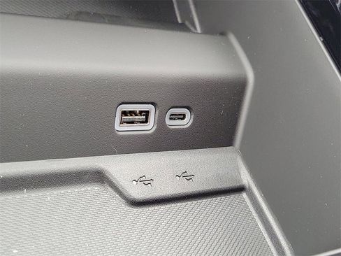 New 2026 Chevrolet Suburban RST image 10