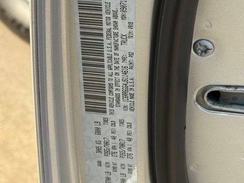 Used 2018 RAM 1500 Classic SLT RWD image 30