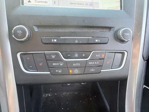 Used 2018 Ford Fusion SE w/ Fusion SE Technology Package FWD image 23