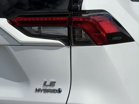 Certified 2022 Toyota RAV4 LE AWD/4WD image 31